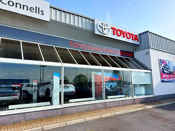 Large showroom windows at a car dealership