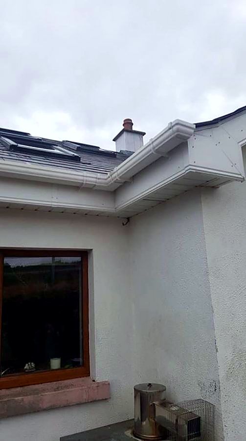 Clean white fascia and soffit on a house after cleaning